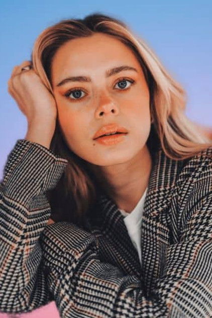 Elli Rhiannon Müller Osborne