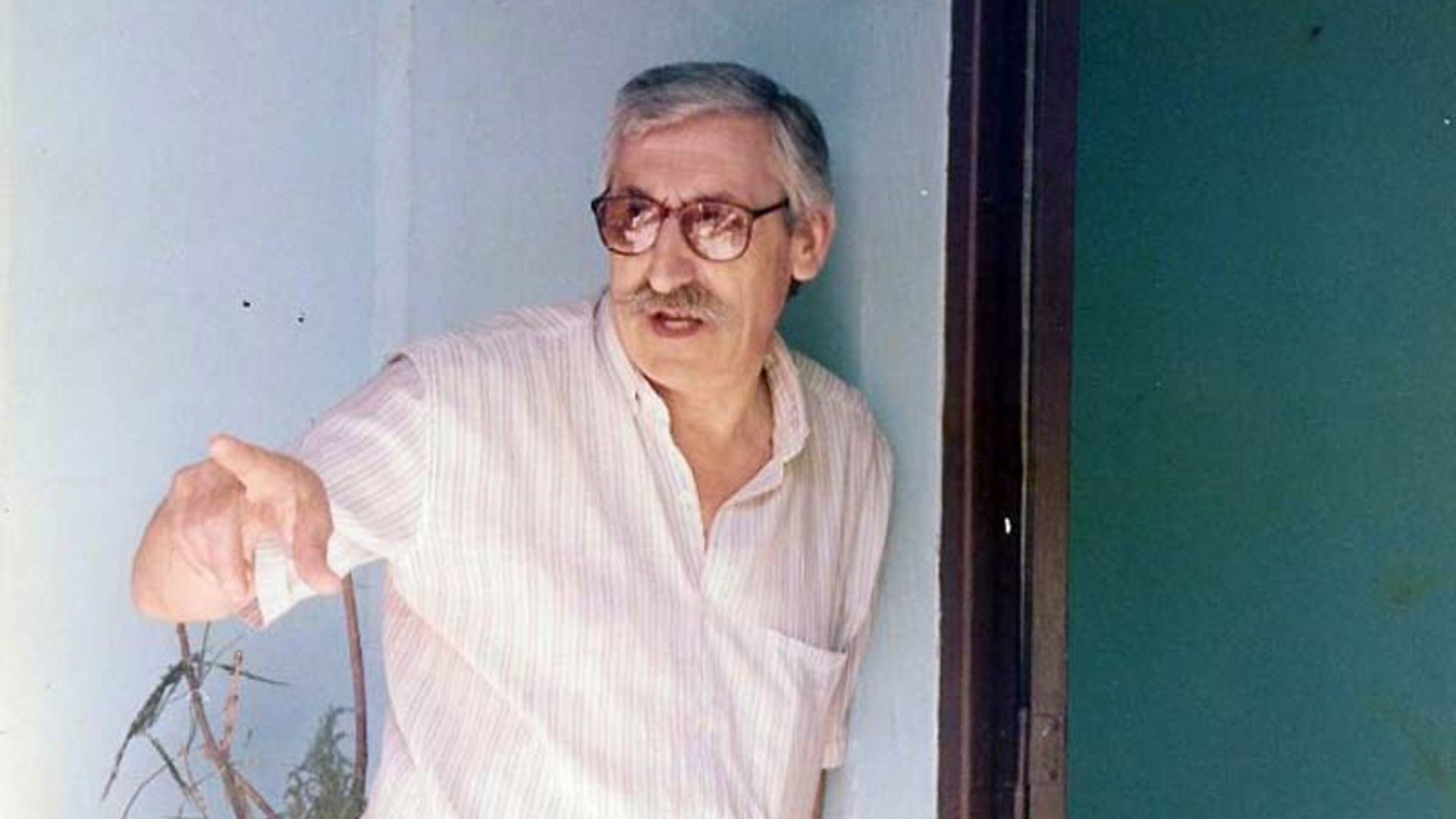 Detrás de las vías