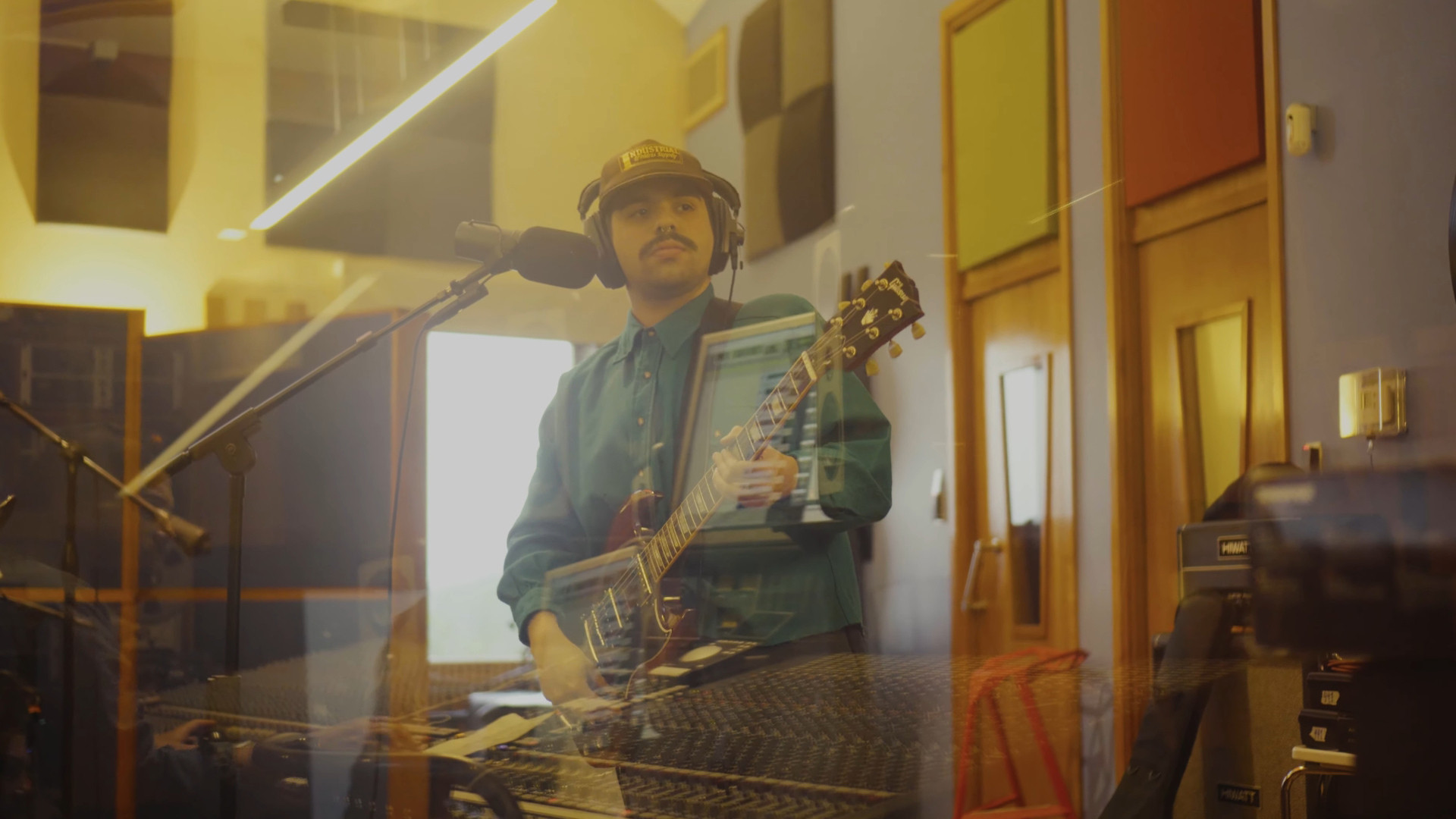 The Making Of "Apoyo Emocional"