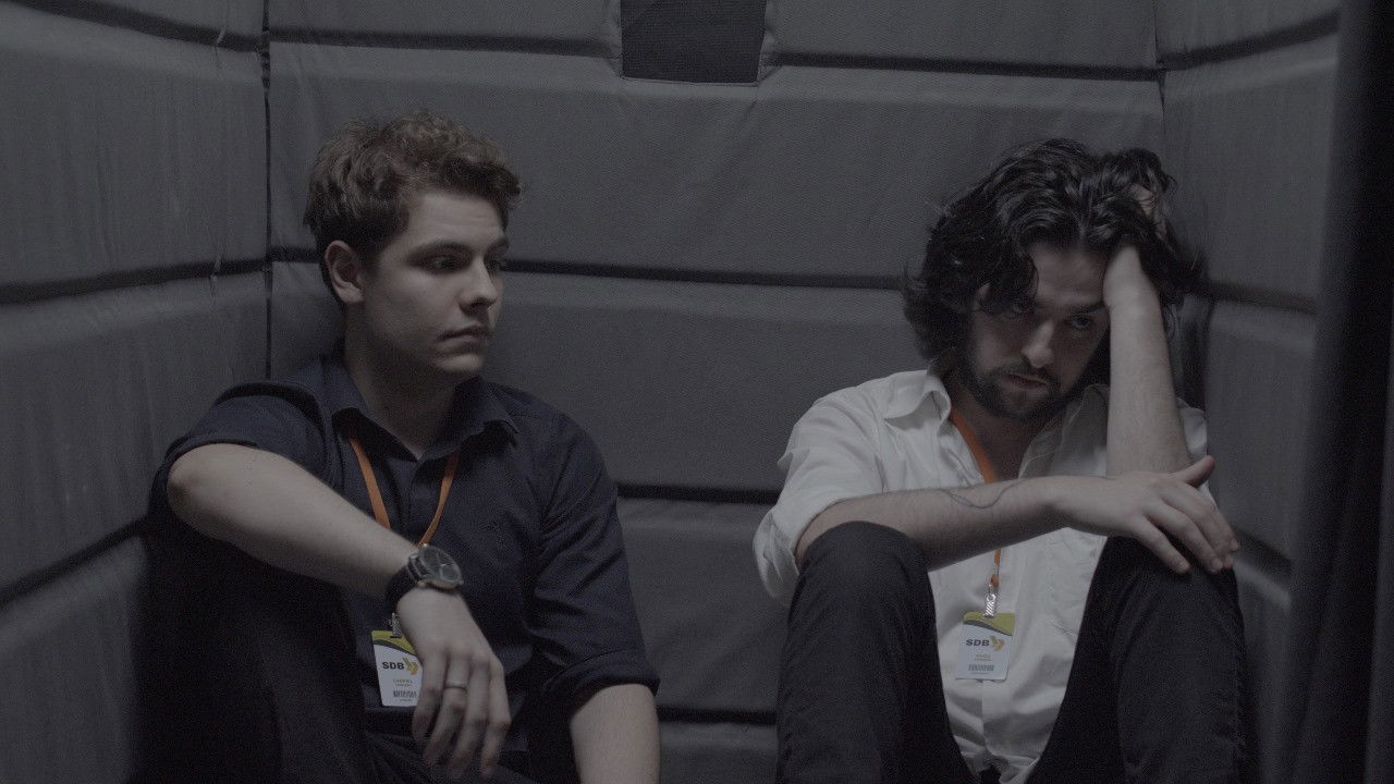 O Mesmo Encontra-se Parado