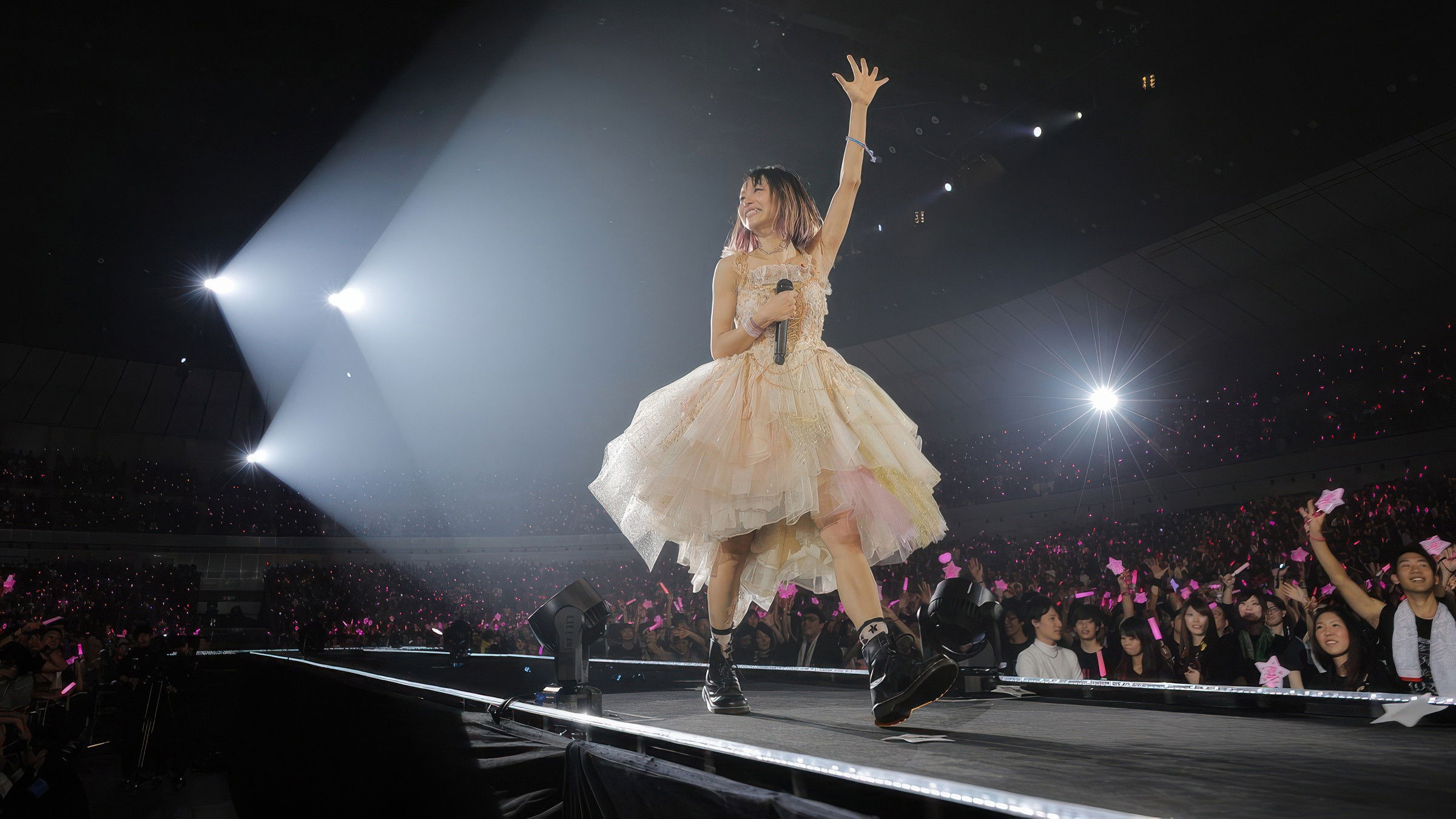 LiVE is Smile Always -NEVER ENDiNG GLORY- at YOKOHAMA ARENA [the Moon]