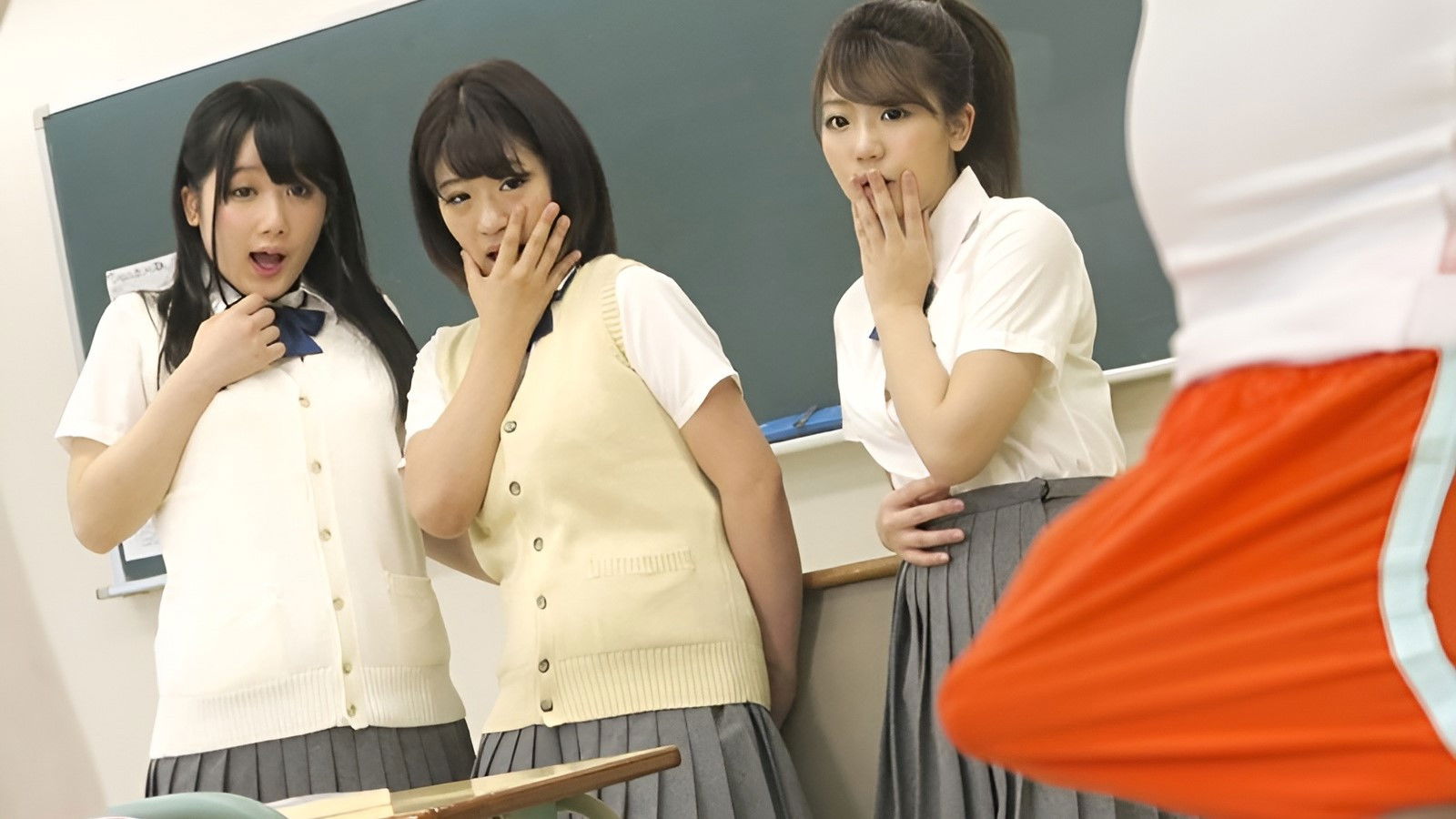 The Transfer Student Is Black!? Shocked by His Huge Cock, Girls Beg to See It and Ache for More...