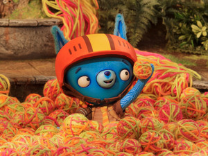 Mighty Mud Movers / Having A Ball