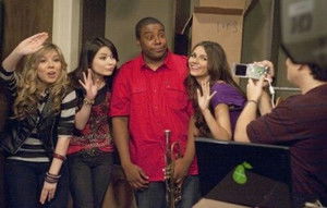 iParty With Victorious (3)