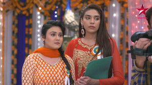 Jasmine Hosts The Festival