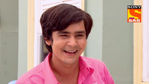 Lallanji Finally Gets a Long Tie