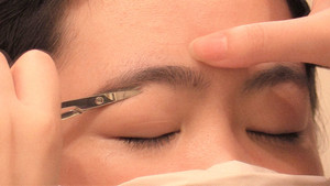 Hair and Makeup Salon: Grooming the Eyebrows and Mind