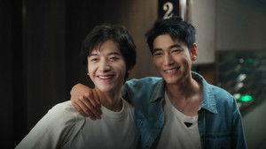 Become Roommates with the Superstar!