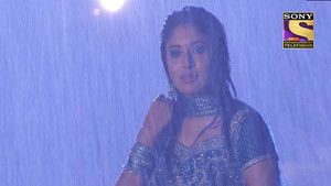 Ashutosh Drives Nidhi Home