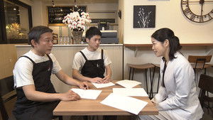 Asking a shop manager to follow orders from head office