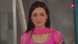 Arnav Enjoys Khushi's Food