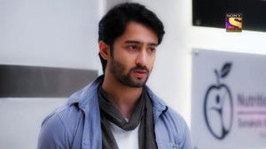 Dev Locks Sonakshi In Her Office