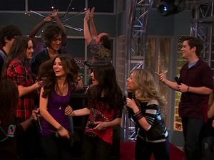 iParty With Victorious (1)