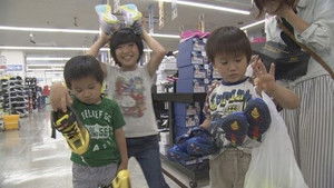 Walking Through Kobe's Bargain Shoe Store