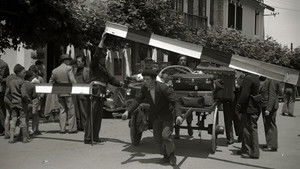 Salazar, Portugal at double or quits