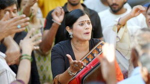 Pushpa Gets Attacked