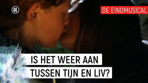 Does Tijn Kiss 2 Girls?