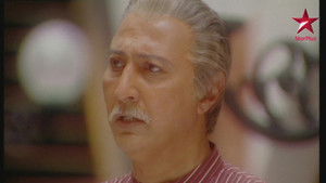 Stranger Snatches Hansa’s Handbag