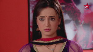 Arnav Helps Khushi