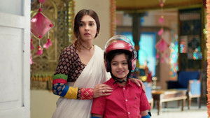 Dhara Prepares For Uttarayan