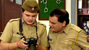 Secretary Flirts With Bhola Pandit