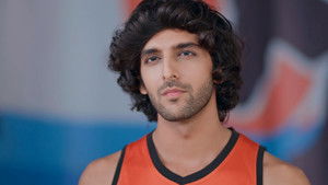 Trophy Ke Niche Kya Hai?