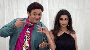 Sanam Poses With Mithu