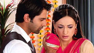 Khushi gets a kiss challenge from Arnav