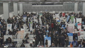 Close-up! Giant Job Fair