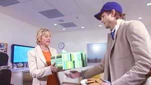 Ashton Kutcher, Julie Bowen