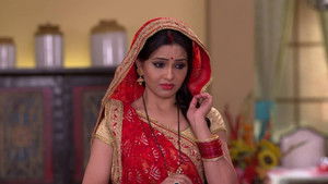 Manmohan Tries to Hide From Ammaji