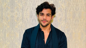 COMEDY HUNT-ashish chanchlani top vines compilation