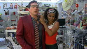 Geise arrives to the delight of the men and the despair of the women