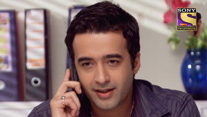 Ashutosh Apologizes to Nidhi