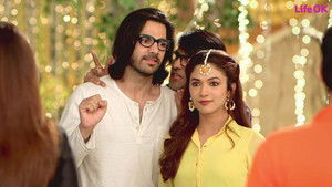 Mehndi Lagake Rakhna, Rajni